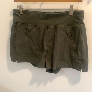 Athleta Trekkie north shorts